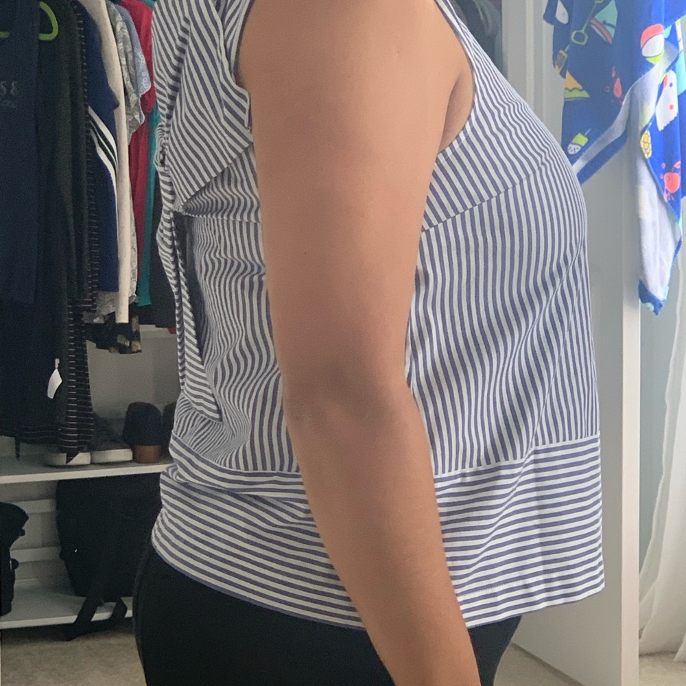 Beautiful top - Picture 3 of 3